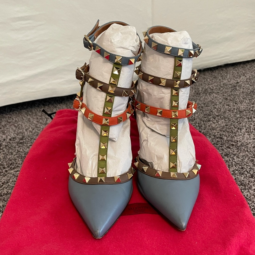 Valentino Garavani Rockstud Kitten Heel Pump
